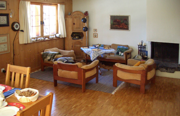 gemütliches Wohnzimmer Sofa